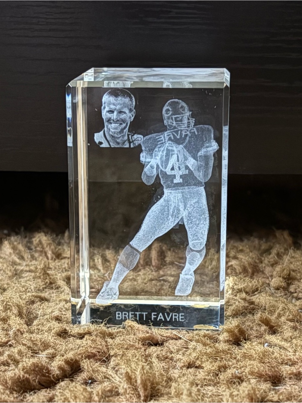 Vintage Brett Favre 3D Laser Etched Crystal Block Paperweight Green Bay Packers